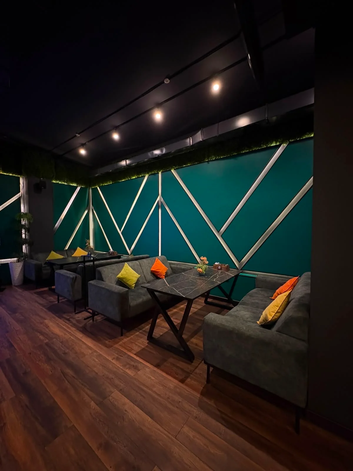 Интерьер Mr. Baki Kitchen Lounge Bar в Астане